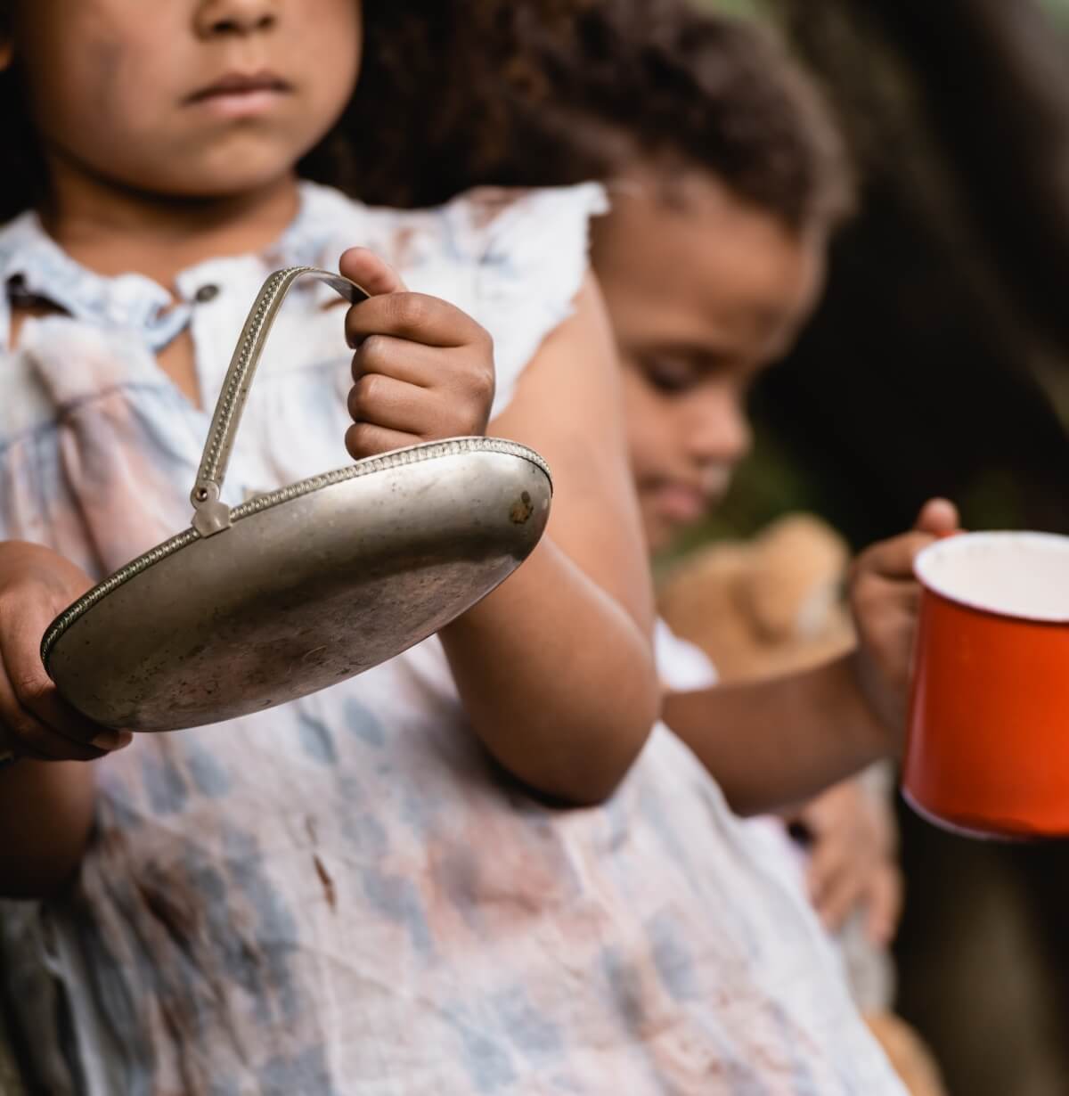 食べ物を欲しがる子ども達